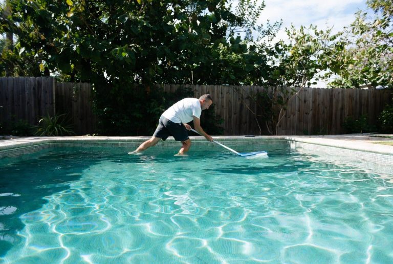 How to Clean Pool Water
