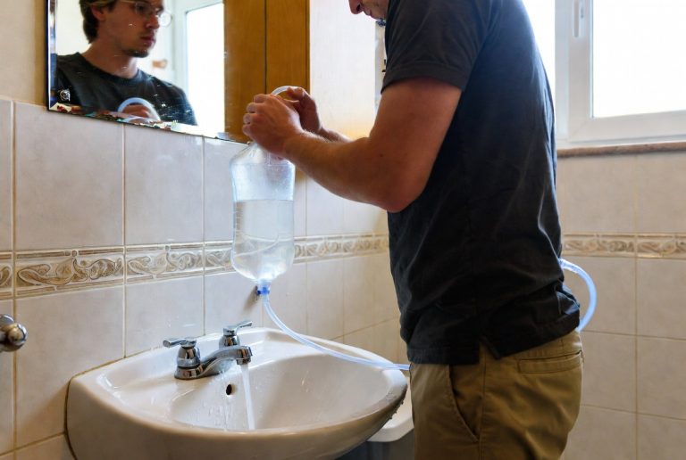 How to Do a Tap Water Enema