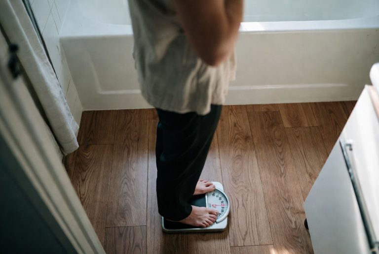 How to Drop Water Weight Quickly and Safely