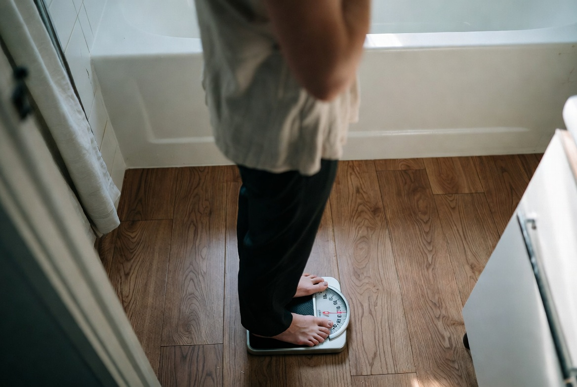 How to Drop Water Weight Quickly and Safely