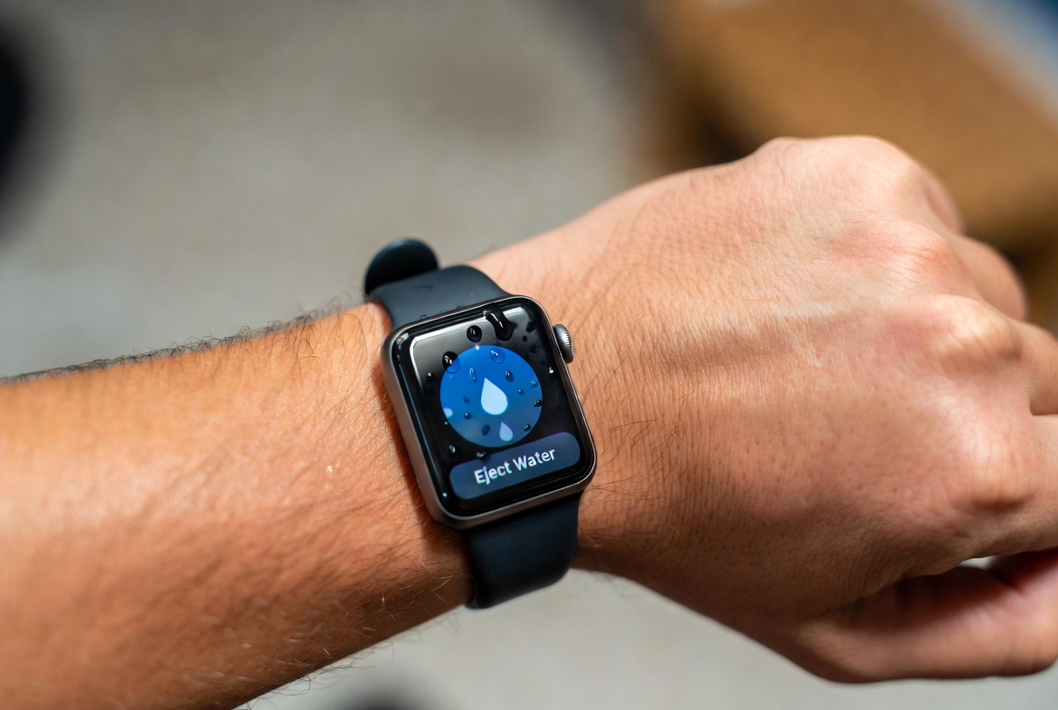 How to Eject Water on Apple Watch