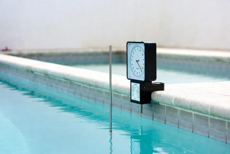 How to Figure Gallons of Water in a Pool