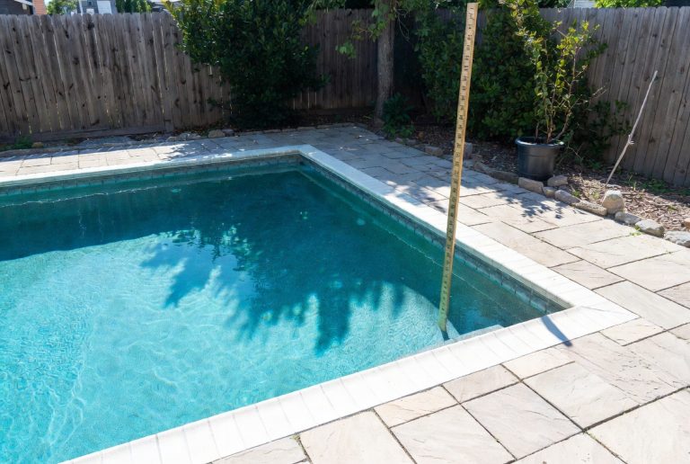 How to Figure Gallons of Water in a Swimming Pool
