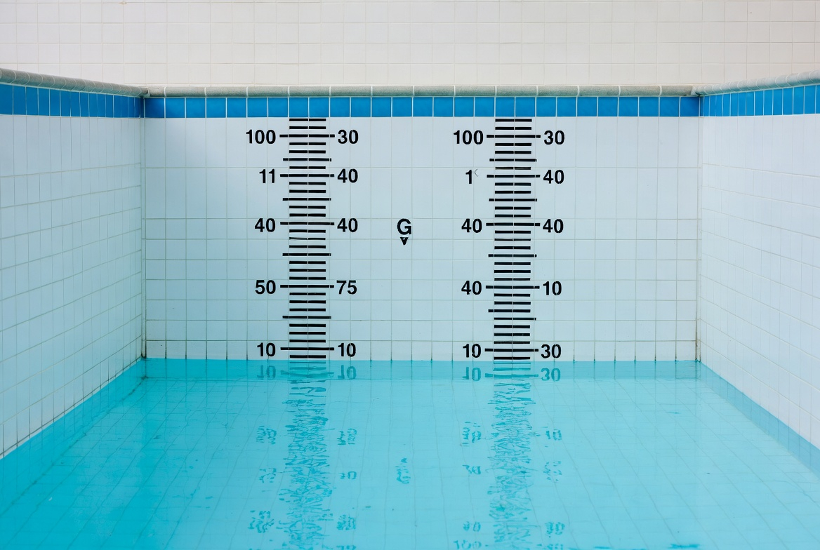 How to Figure Out Gallons of Water in Pool